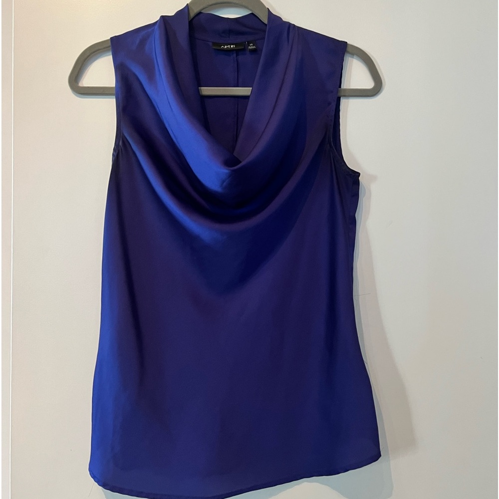 Sleeveless silk-like blouse